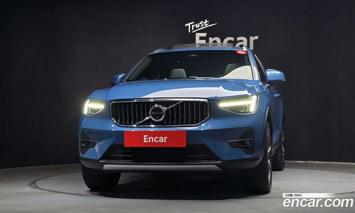 Volvo XC40 2025 2.0 автомат (гидро), фото 3