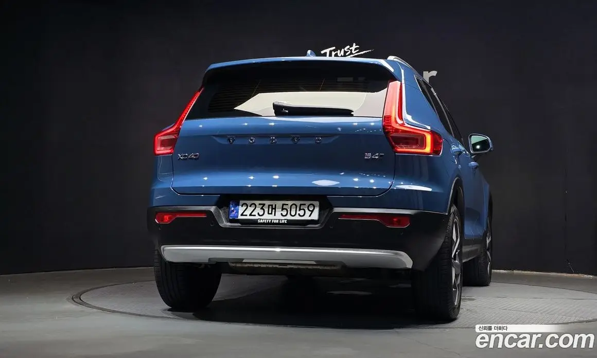 Volvo XC40 2025 2.0 автомат (гидро), фото 4