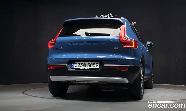 Volvo XC40 2025 2.0 автомат (гидро), миниатюра 4