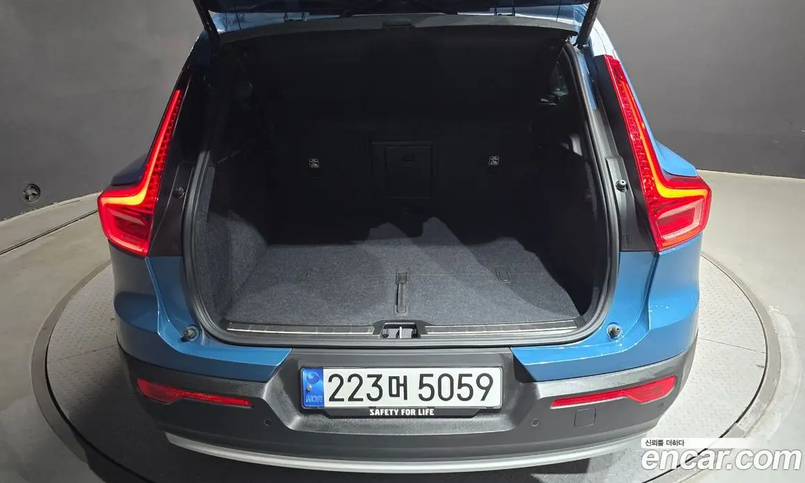 Volvo XC40 2025 2.0 автомат (гидро), фото 31