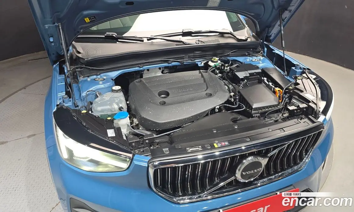 Volvo XC40 2025 2.0 автомат (гидро), фото 6