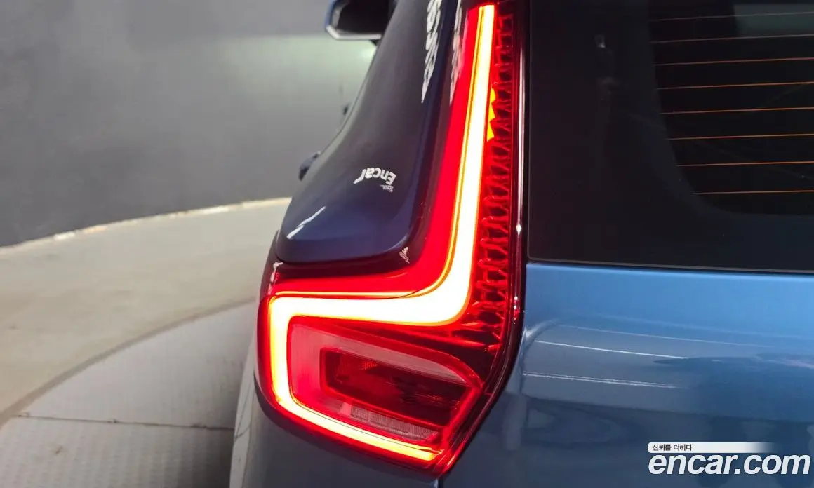 Volvo XC40 2025 2.0 автомат (гидро), фото 9