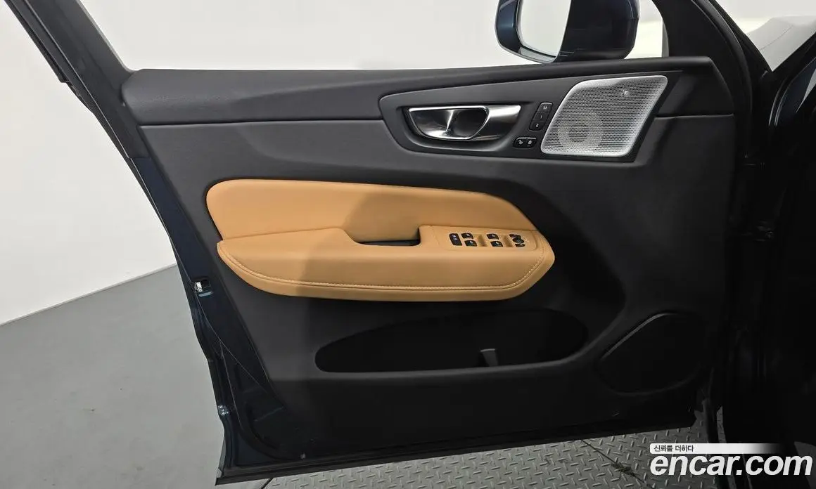 Volvo XC60 2021 2.0 автомат (гидро), фото 14