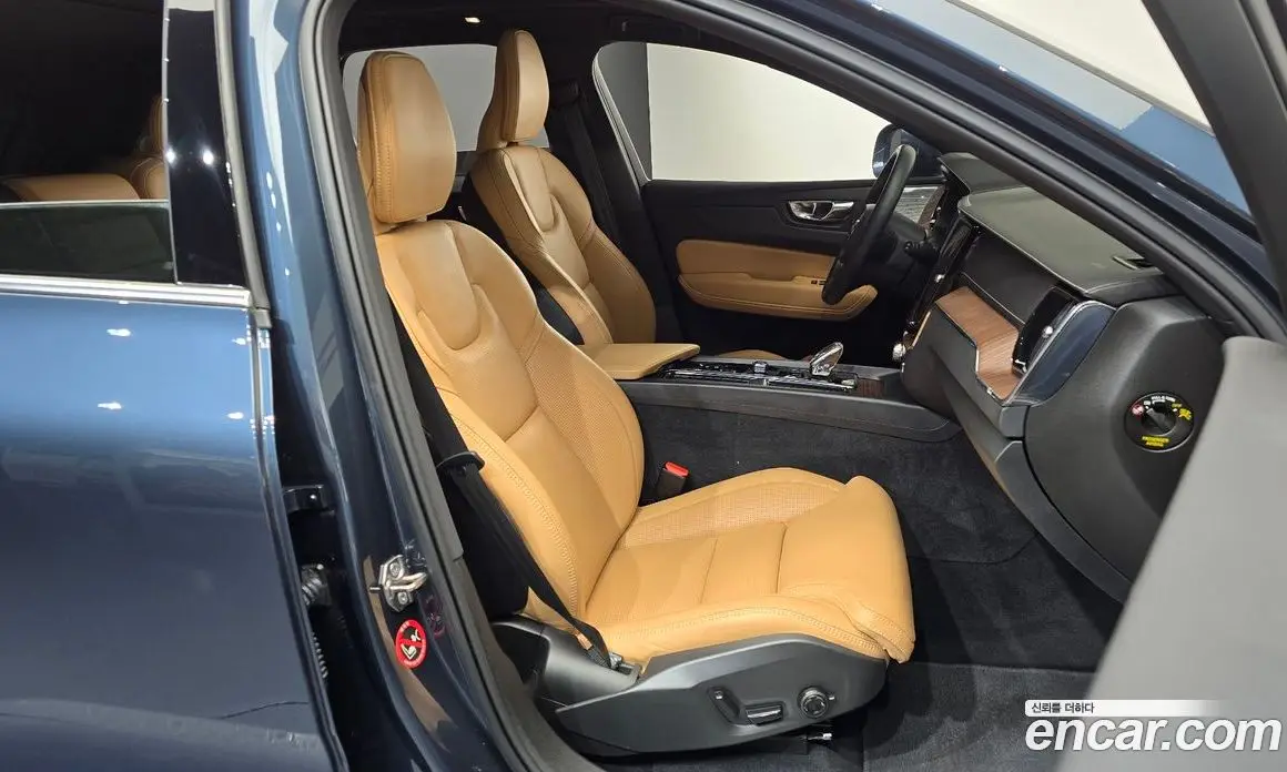 Volvo XC60 2021 2.0 автомат (гидро), фото 16