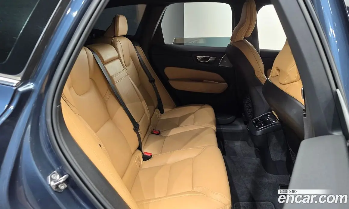 Volvo XC60 2021 2.0 автомат (гидро), фото 17