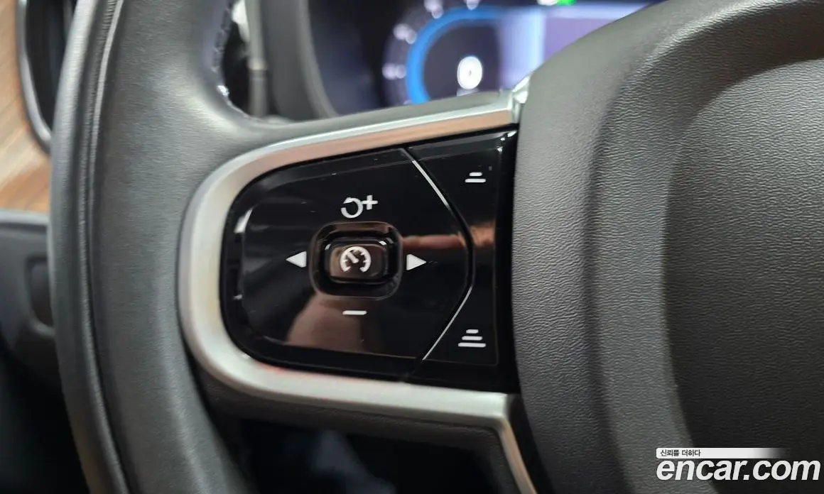 Volvo XC60 2021 2.0 автомат (гидро), фото 23