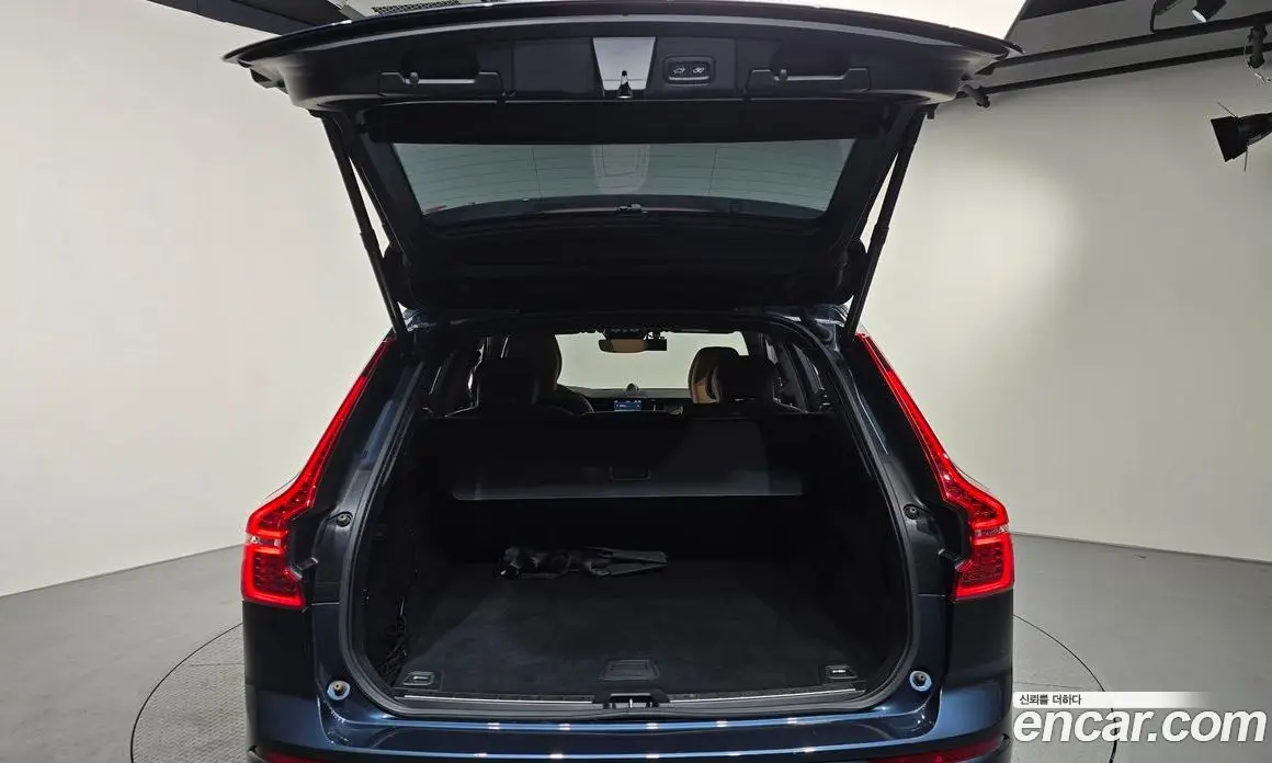Volvo XC60 2021 2.0 автомат (гидро), фото 25