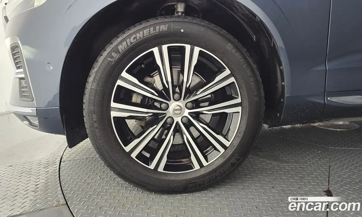 Volvo XC60 2021 2.0 автомат (гидро), фото 5
