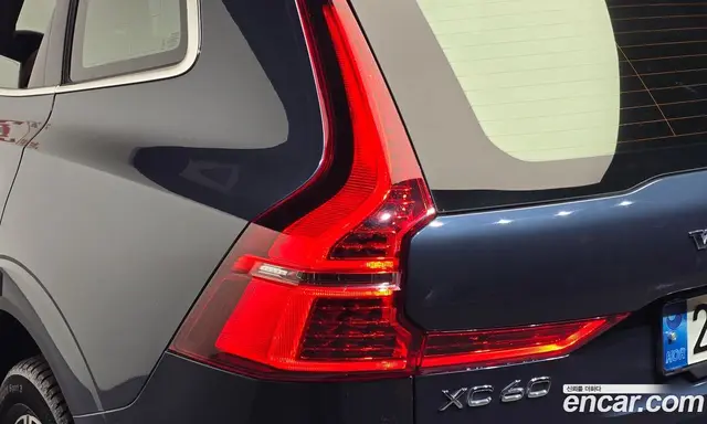 Volvo XC60 2021 2.0 автомат (гидро), миниатюра 9