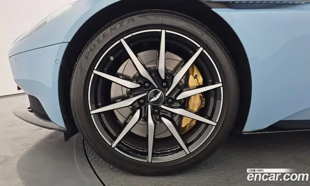 Aston Martin DB11 2022 4.0 автомат (гидро), миниатюра 5