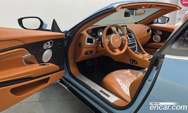 Aston Martin DB11 2022 4.0 автомат (гидро), миниатюра 10