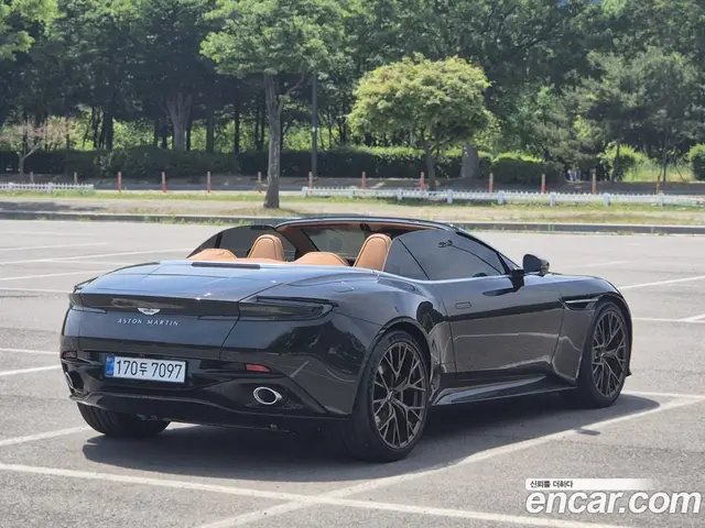 Aston Martin DB12 2025 4.0 автомат (гидро), миниатюра 2