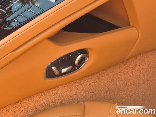 Aston Martin DB12 2025 4.0 автомат (гидро), миниатюра 12
