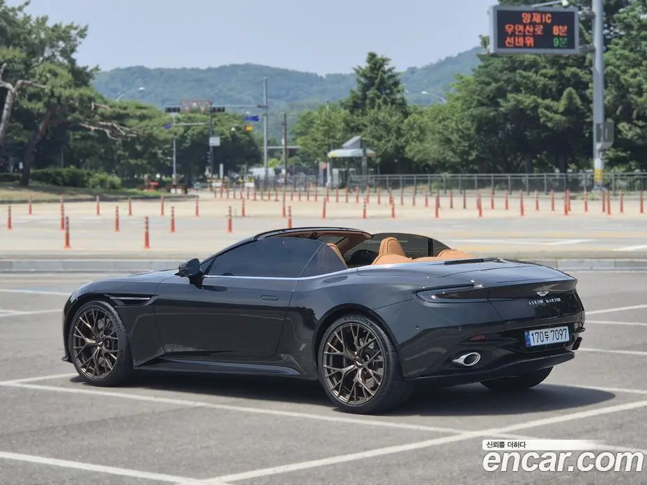 Aston Martin DB12 2025 4.0 автомат (гидро), фото 20