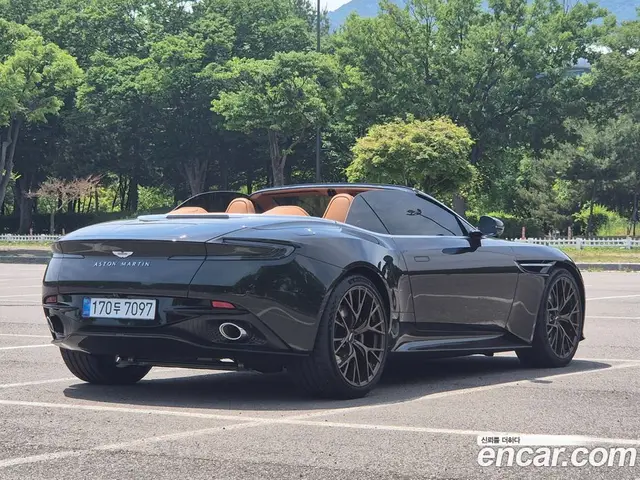 Aston Martin DB12 2025 4.0 автомат (гидро), миниатюра 4