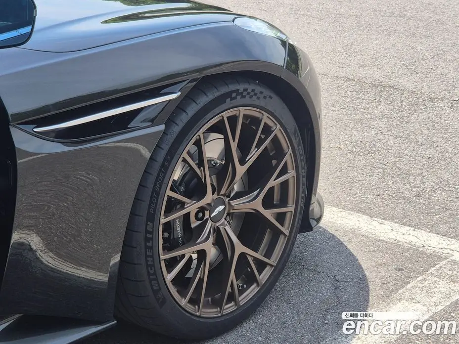 Aston Martin DB12 2025 4.0 автомат (гидро), фото 5
