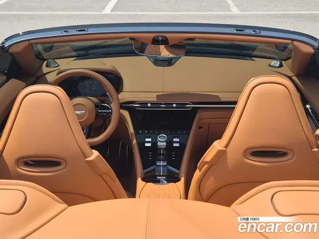 Aston Martin DB12 2025 4.0 автомат (гидро), миниатюра 7