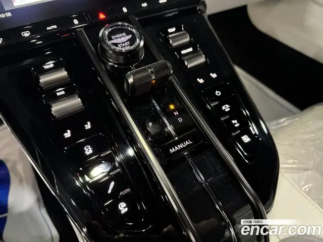 Aston Martin Vantage 2025 4.0 автомат (гидро), миниатюра 11