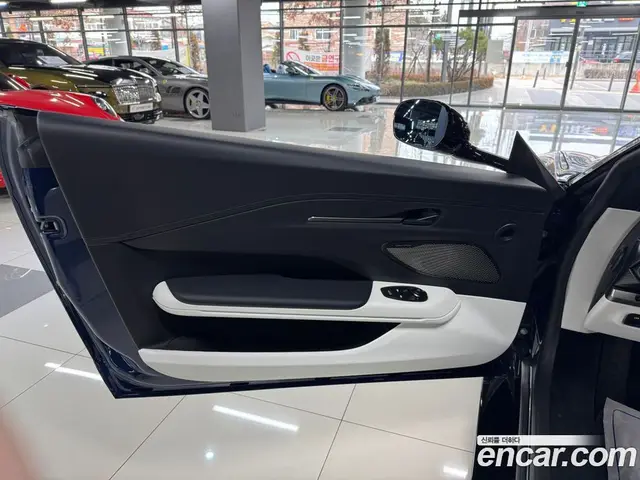 Aston Martin Vantage 2025 4.0 автомат (гидро), миниатюра 7