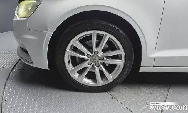 Audi A3 2016 2.0 автомат (гидро), миниатюра 5