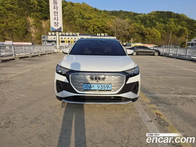Audi Q4 e-tron 2023 автомат (гидро), миниатюра 2