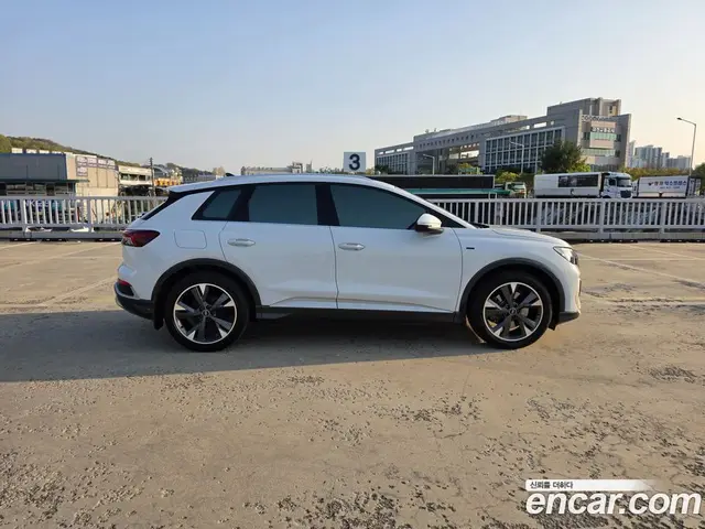 Audi Q4 e-tron 2023 автомат (гидро), миниатюра 4