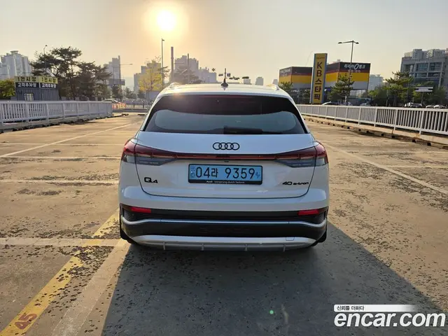 Audi Q4 e-tron 2023 автомат (гидро), миниатюра 6