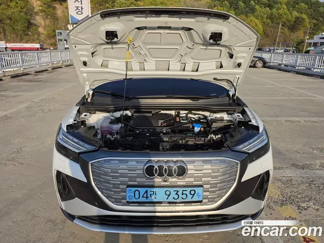 Audi Q4 e-tron 2023 автомат (гидро), миниатюра 10