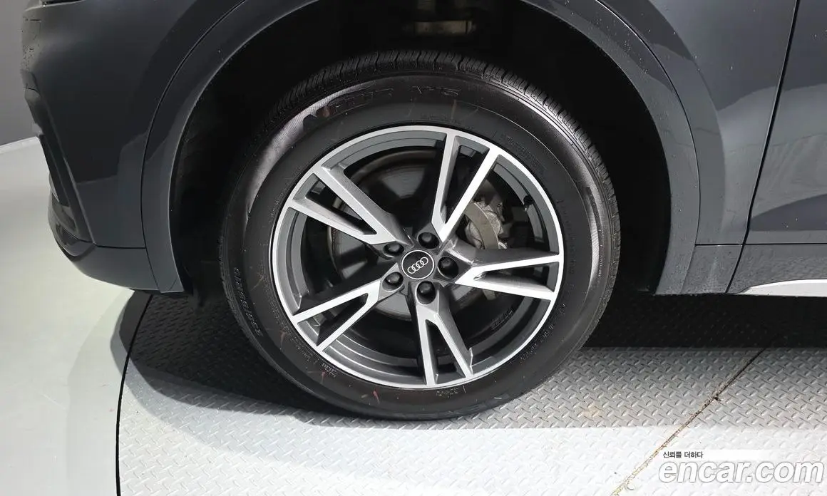 Audi Q5 2021 2.0 автомат (гидро), фото 5