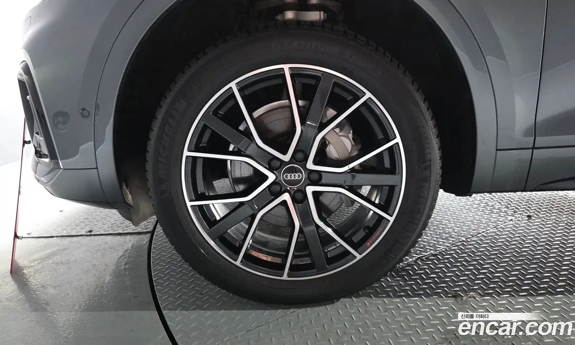 Audi Q5 2024 2.0 автомат (гидро), фото 5
