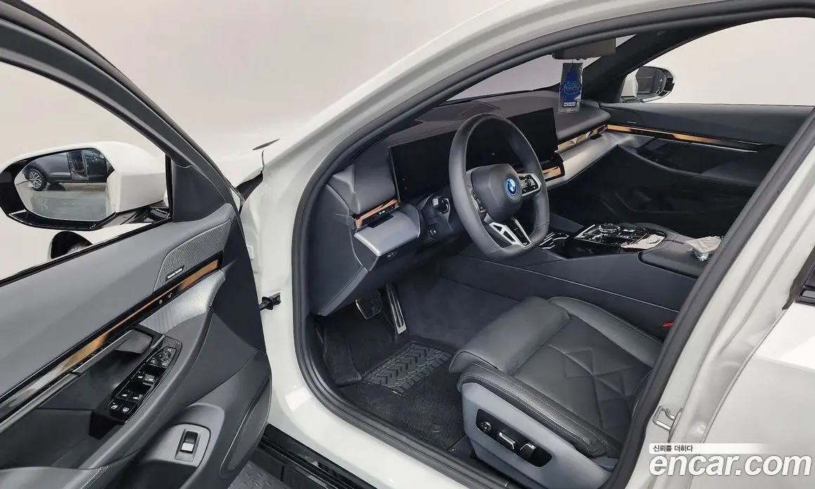 BMW 5 серия 2025 2.0 автомат (гидро), фото 12