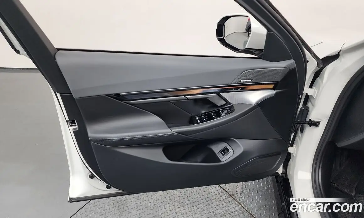 BMW 5 серия 2025 2.0 автомат (гидро), фото 13