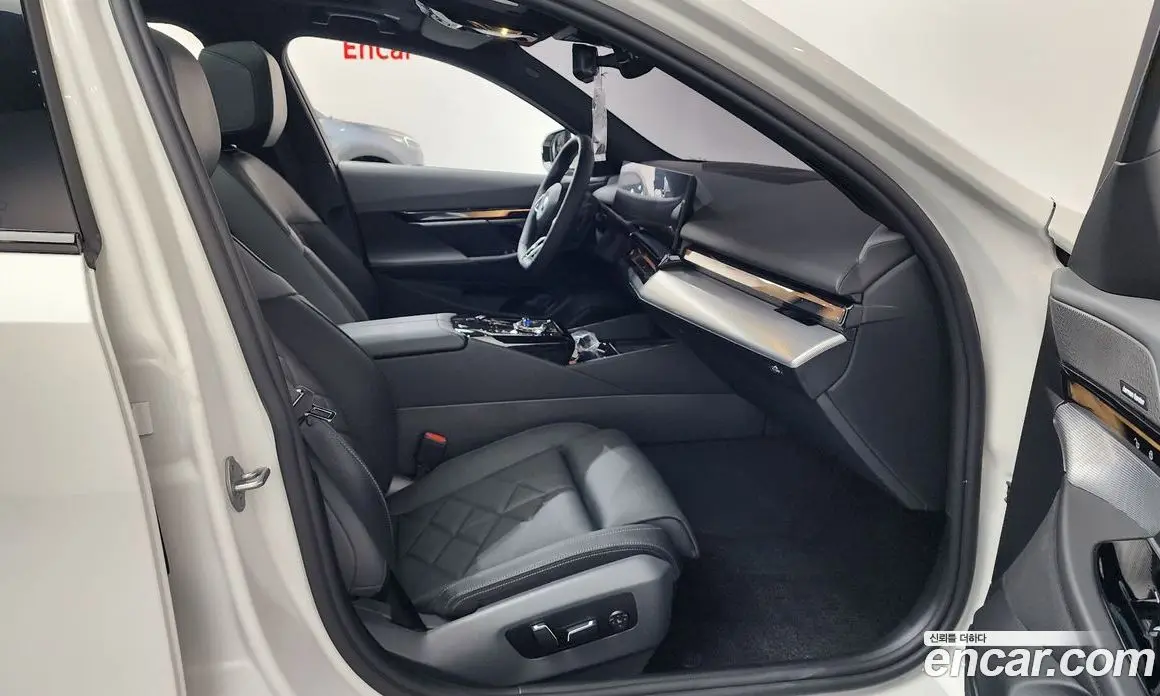 BMW 5 серия 2025 2.0 автомат (гидро), фото 15