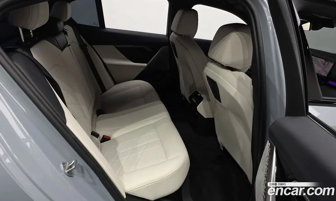 BMW 5 серия 2025 2.0 автомат (гидро), фото 11