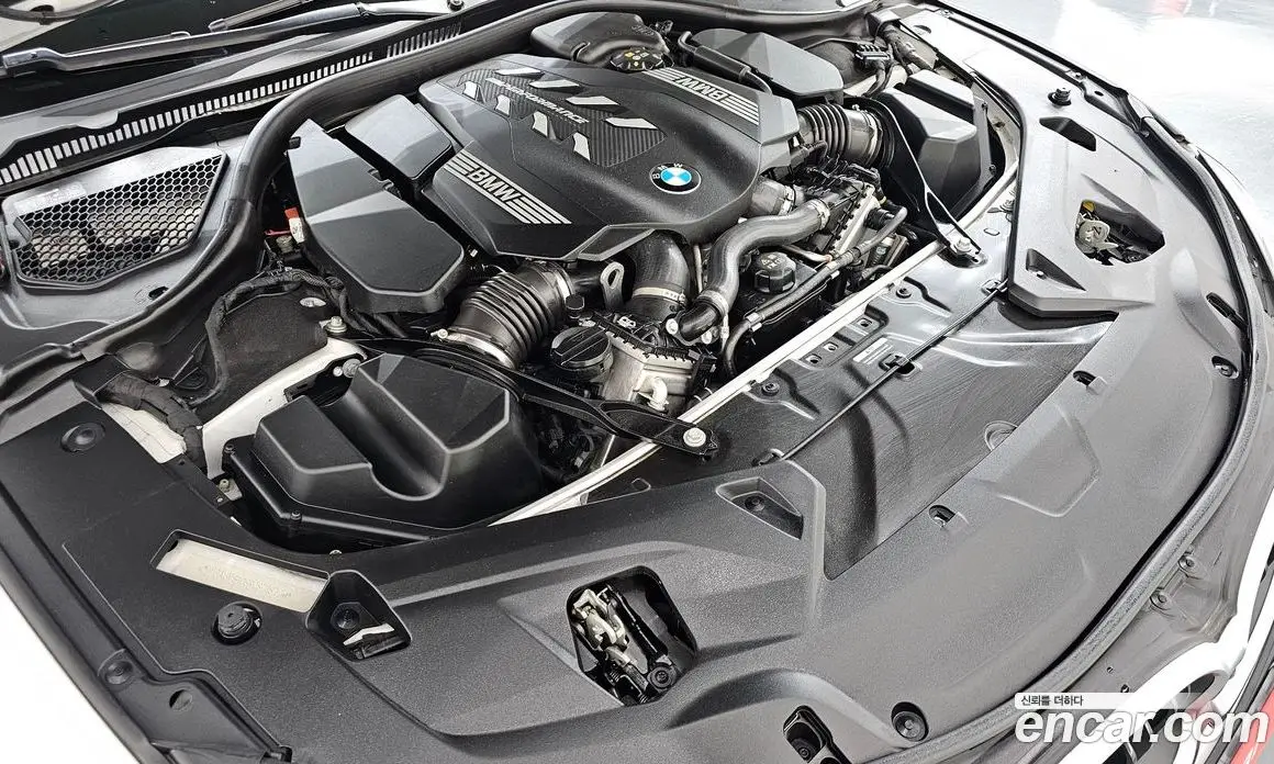 BMW 8 серия 2024 4.4 автомат (гидро), фото 6
