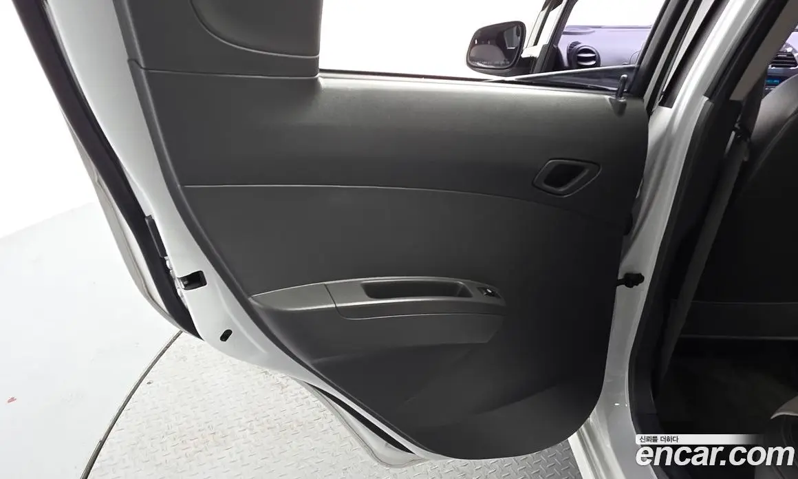 Chevrolet Spark 2011 1.0 автомат (гидро), фото 15