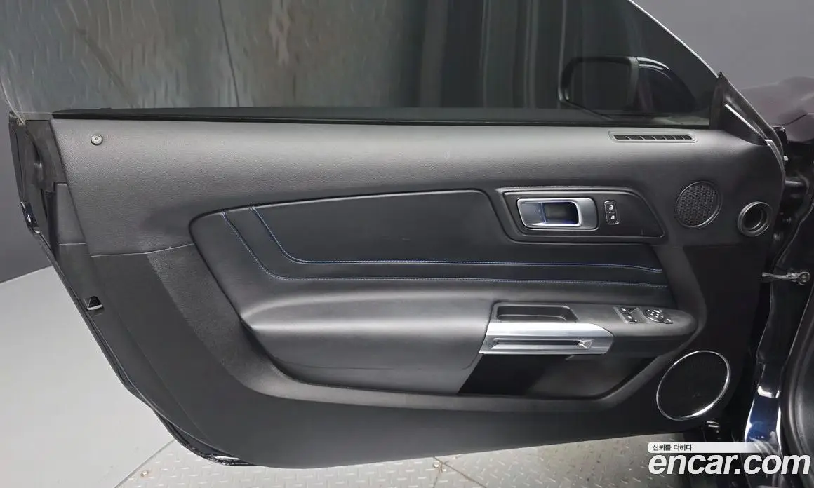 Ford Mustang 2021 2.3 автомат (гидро), фото 15
