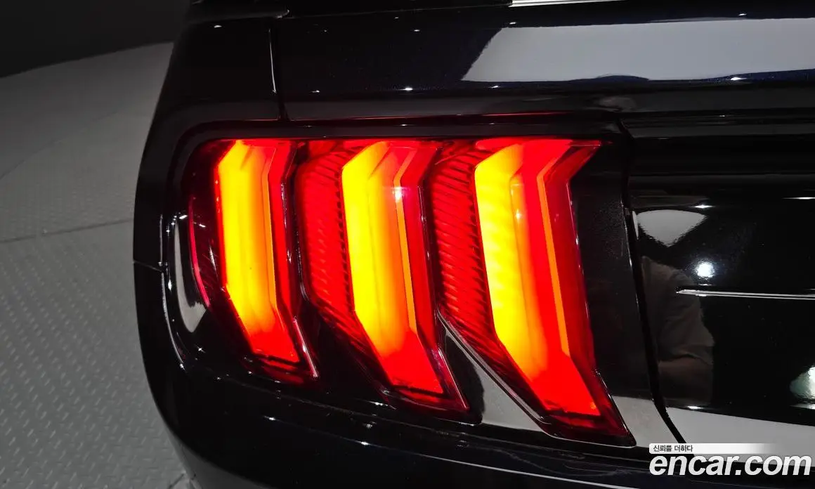 Ford Mustang 2021 2.3 автомат (гидро), фото 9