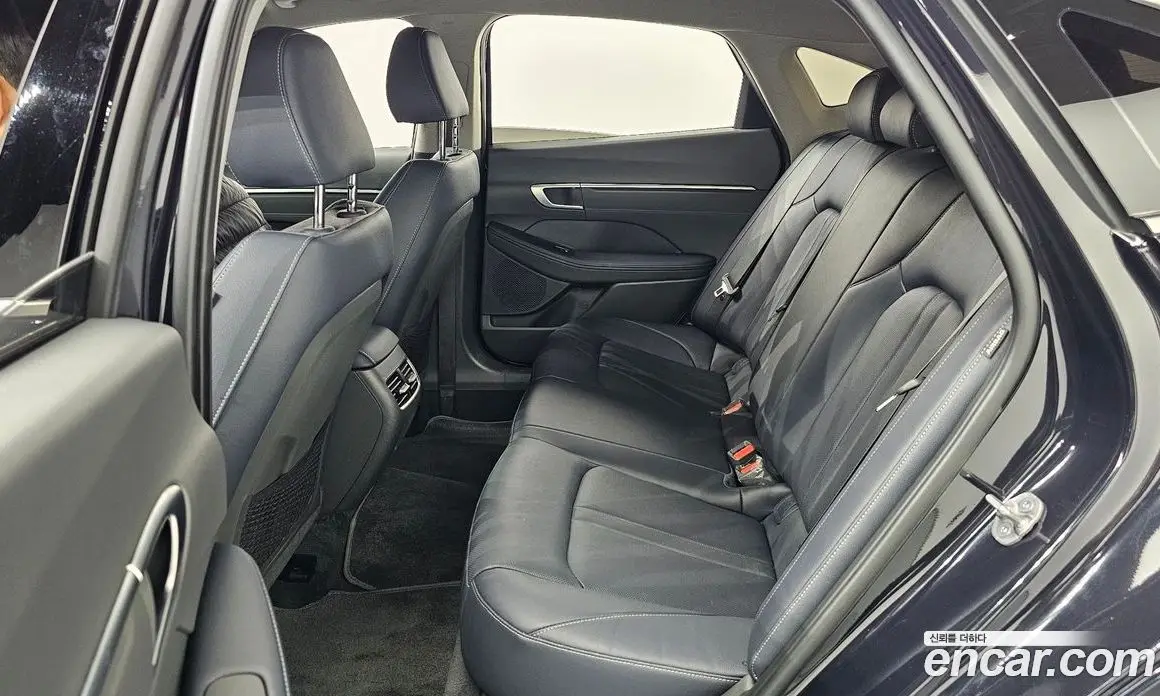 Hyundai Sonata 2024 1.6 автомат (гидро), фото 12