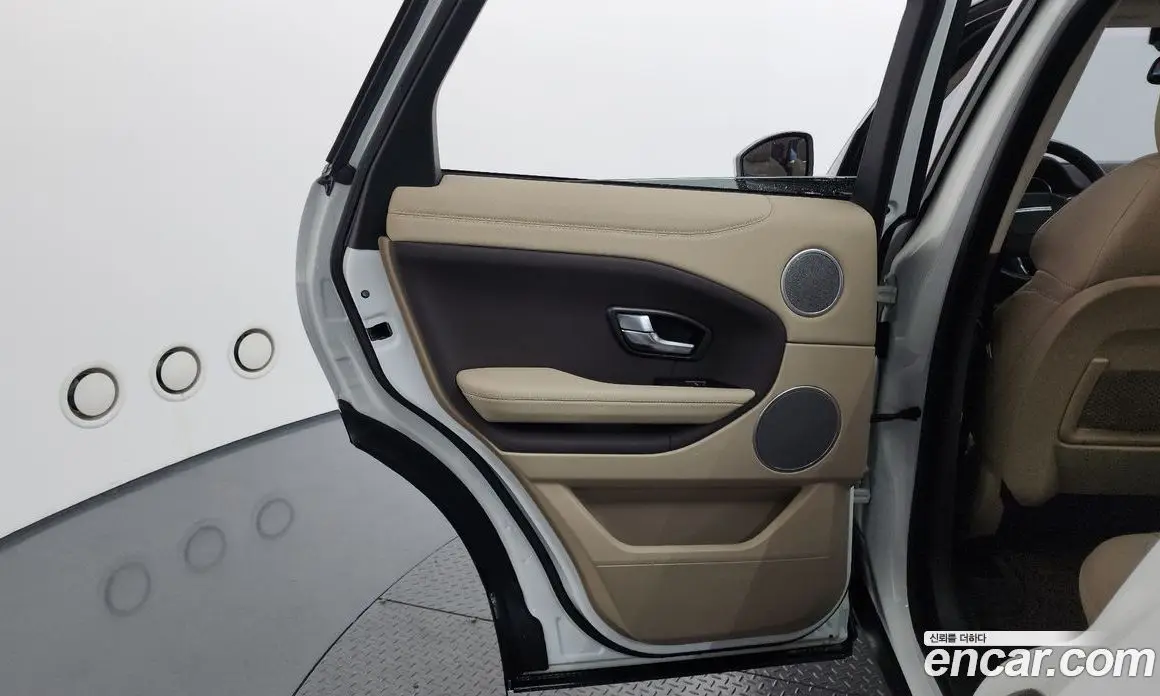 Land Rover Range Rover Evoque 2017 2.0 автомат (гидро), фото 14
