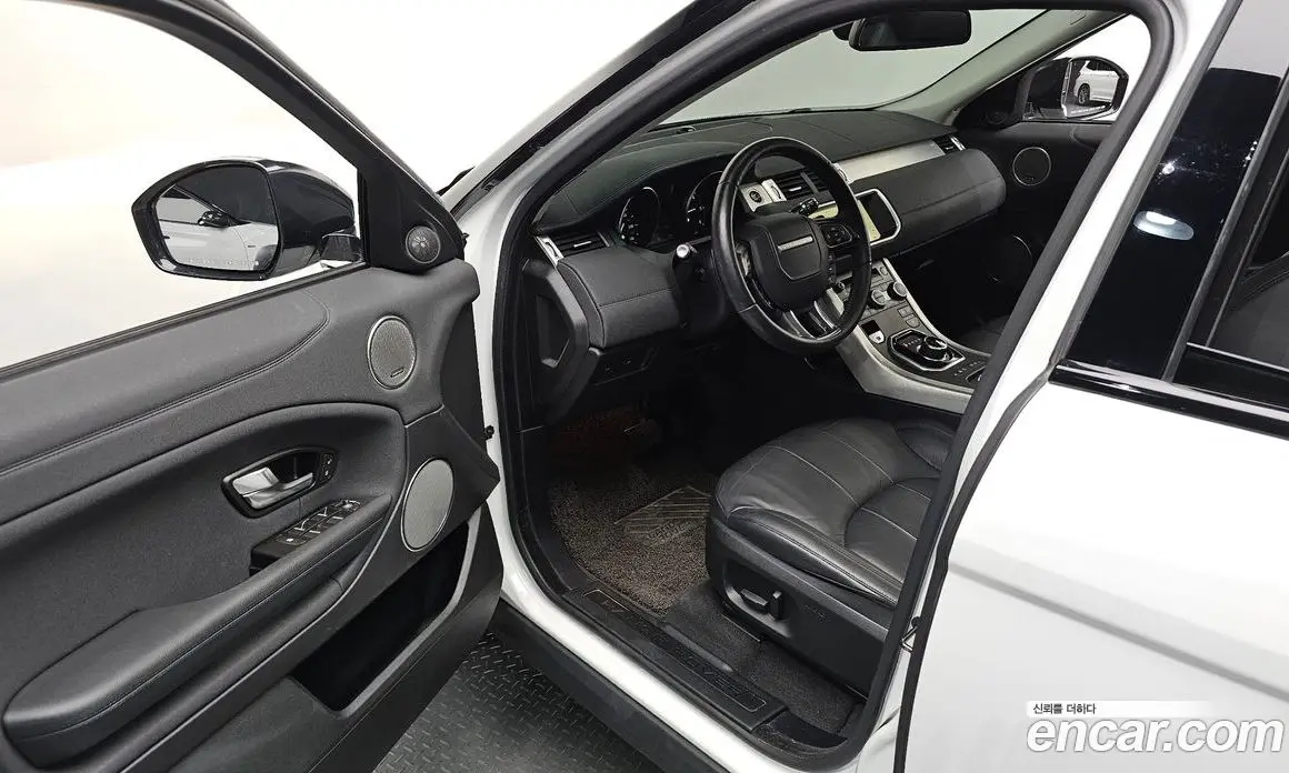 Land Rover Range Rover Evoque 2018 2.0 автомат (гидро), фото 12