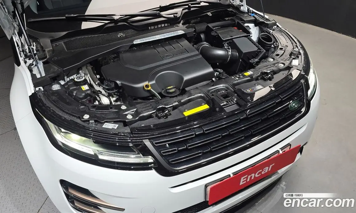 Land Rover Range Rover Evoque 2024 2.0 автомат (гидро), фото 6