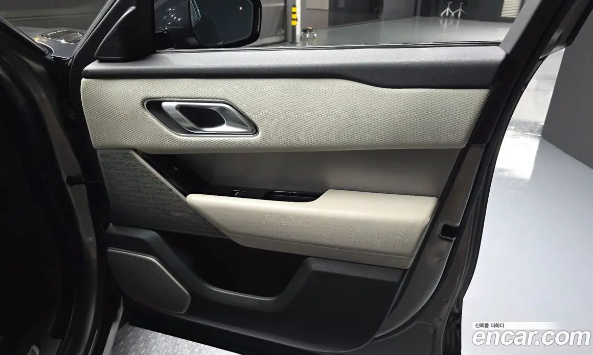 Land Rover Range Rover Velar 2017 2.0 автомат (гидро), фото 14