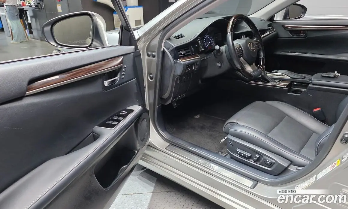 Lexus ES 2016 2.5 автомат (гидро), фото 10