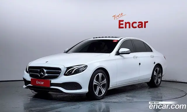 Mercedes-Benz E-Class 2018 2.0 автомат (гидро), миниатюра 1