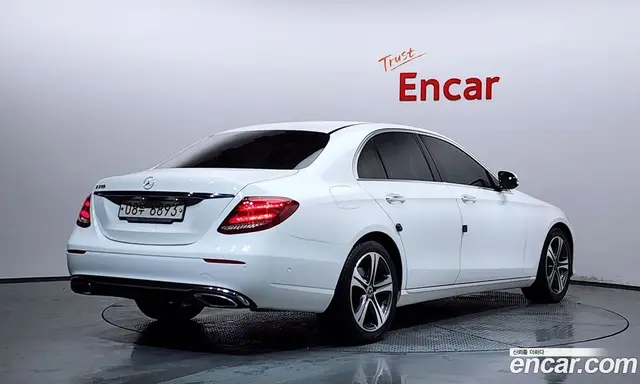 Mercedes-Benz E-Class 2018 2.0 автомат (гидро), миниатюра 2