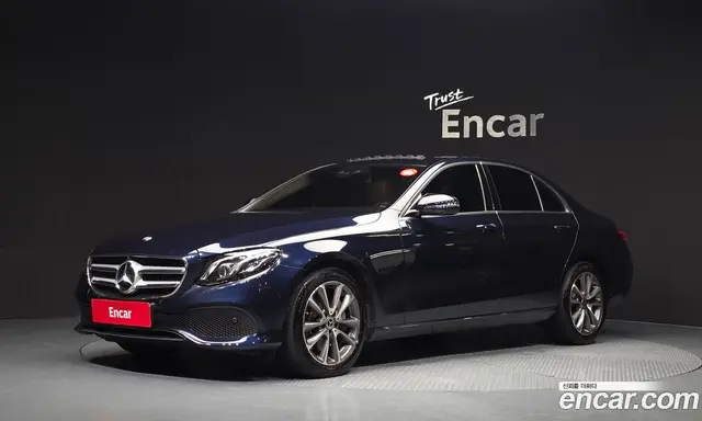 Mercedes-Benz E-Class 2019 2.0 автомат (гидро), миниатюра 1