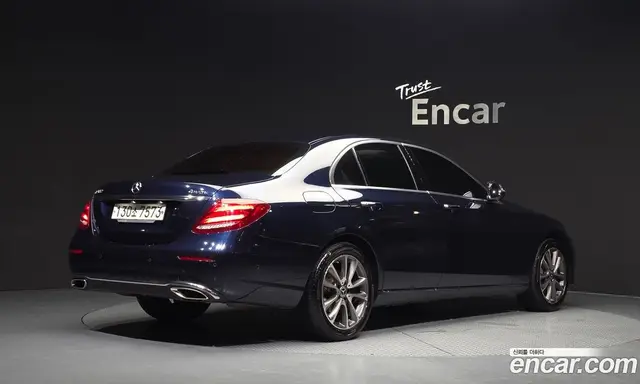 Mercedes-Benz E-Class 2019 2.0 автомат (гидро), миниатюра 2