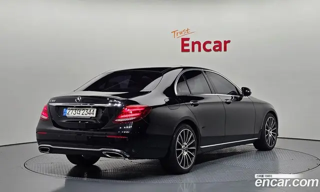 Mercedes-Benz E-Class 2019 2.0 автомат (гидро), миниатюра 1