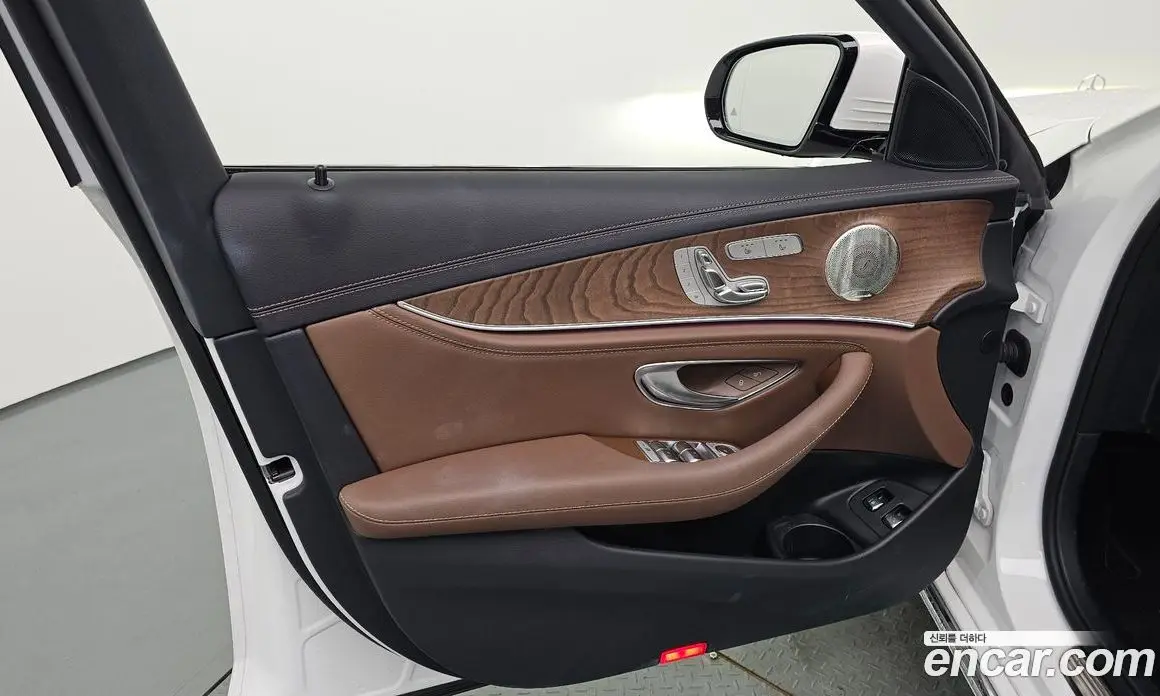 Mercedes-Benz E-Class 2023 2.0 автомат (гидро), фото 14